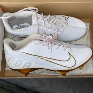 Men’s metal baseball cleats